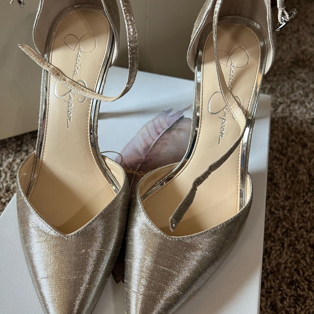 Gold heel